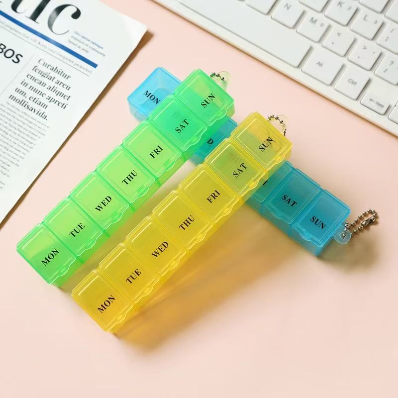Portable 7 Day Pill Organizer Weekly Pill Box Case Travel Plastic Pill Container with Keychain
