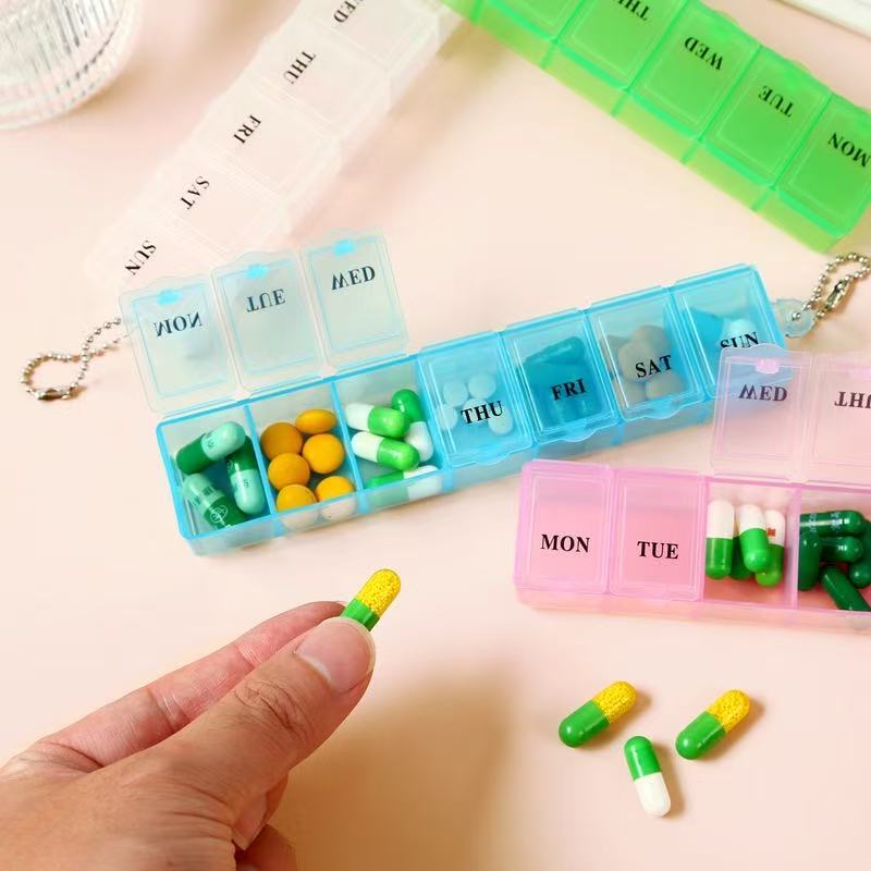 Portable 7 Day Pill Organizer Weekly Pill Box Case Travel Plastic Pill Container with Keychain